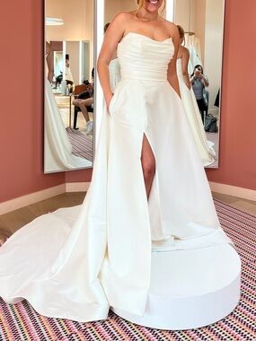 Vow’d classic A-line White Bridal Gown with Front Slit, pockets, NWT, NBW